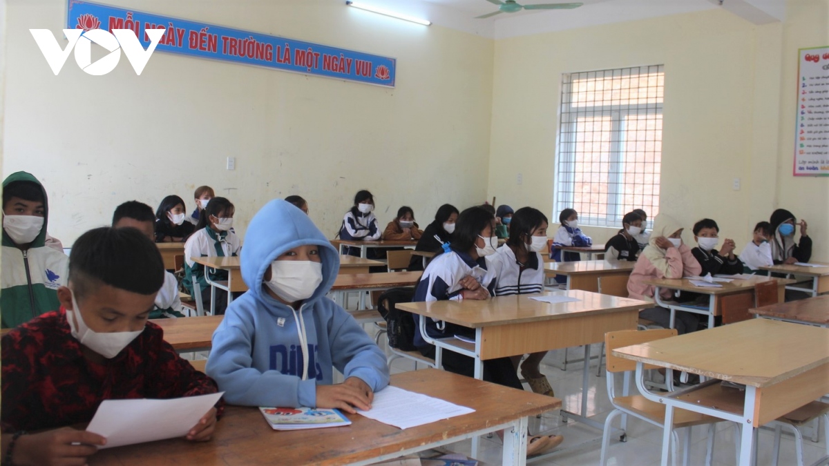 F0 tăng hơn 2.000 ca mỗi ngày, học sinh ở Quảng Bình vẫn đến trường